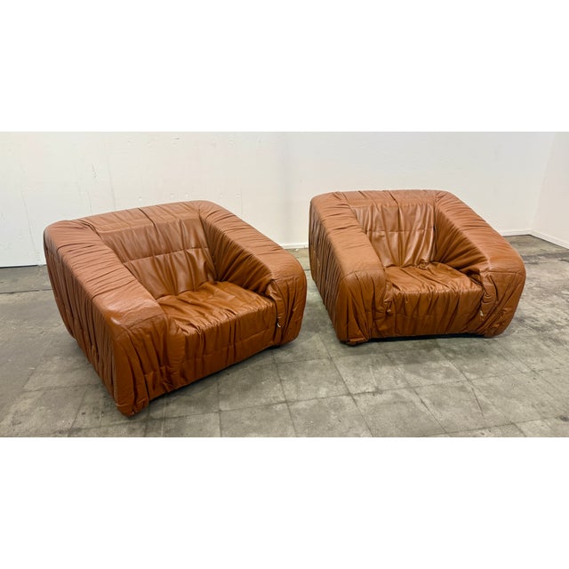 Modern Pair of Vintage Piumino Armchairs by De Pas, d'Urbino & Lomazzi in Leather, Italy, 1970's For Sale - Image 3 of 10