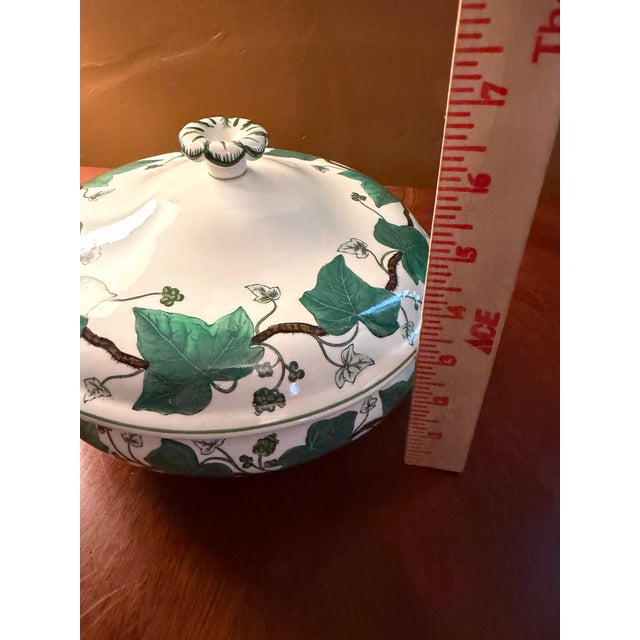 1950s Wedgwood Napoleon Ivy Queensware Covered Serving Bowl 9.5" For Sale - Image 13 of 13