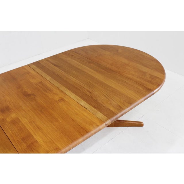 1960s Vintage Danish Round Extendable Dining Table in Teak, 1960s For Sale - Image 5 of 9