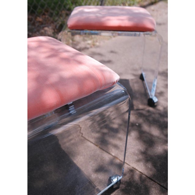 Charles Hollis Jones Lucite & Blush Velvet Stools — Italy, 1970s For Sale - Image 4 of 4