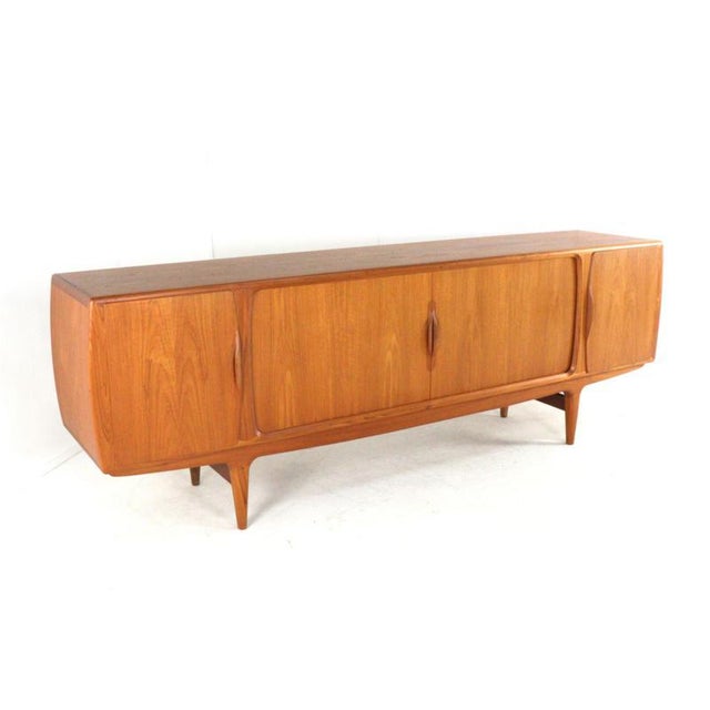 Bring character and timeless elegance to your interior with this stunning Danish-designed sideboard, Model 19 by Johannes...