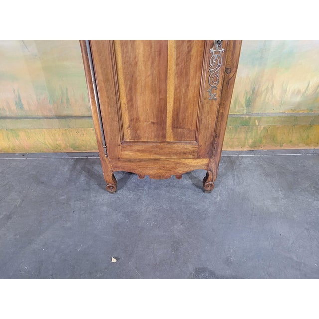 Small Louis XV Style Walnut Bonnetière For Sale - Image 5 of 12