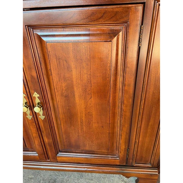 English Late 20th Century Vintage Chippendale Style Solid Cherry Two Part Corner Cabinet. For Sale - Image 3 of 10