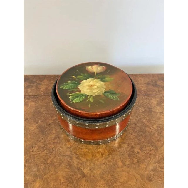 Hand Painted Circular Storage Boxes, 1920s, Set of 2 For Sale - Image 4 of 10