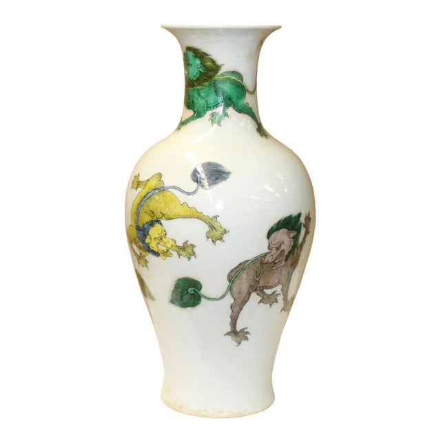 Chinese Handmade Multi-Color Foo Dogs Porcelain Vase For Sale