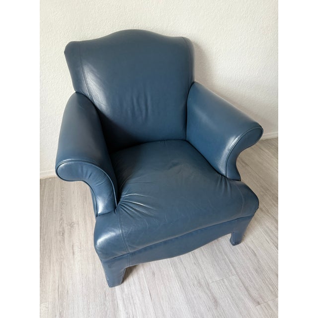 Upholstered legs, an elongated seat, and sleek, pleatless arm welting. With its neotraditional styling, this piece...