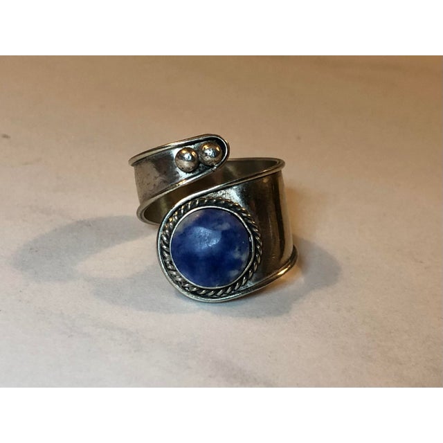 Rustic Vintage Sodalite and Silver Bypass Ring (Size 8) For Sale - Image 3 of 6