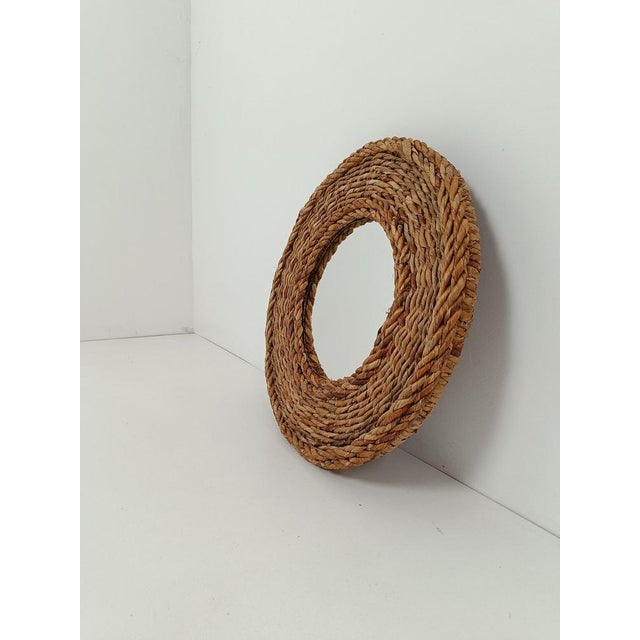 We offer for sale a handcrafted vintage round mirror. This 60s mirror in natural fibers has good dimensions, with a...