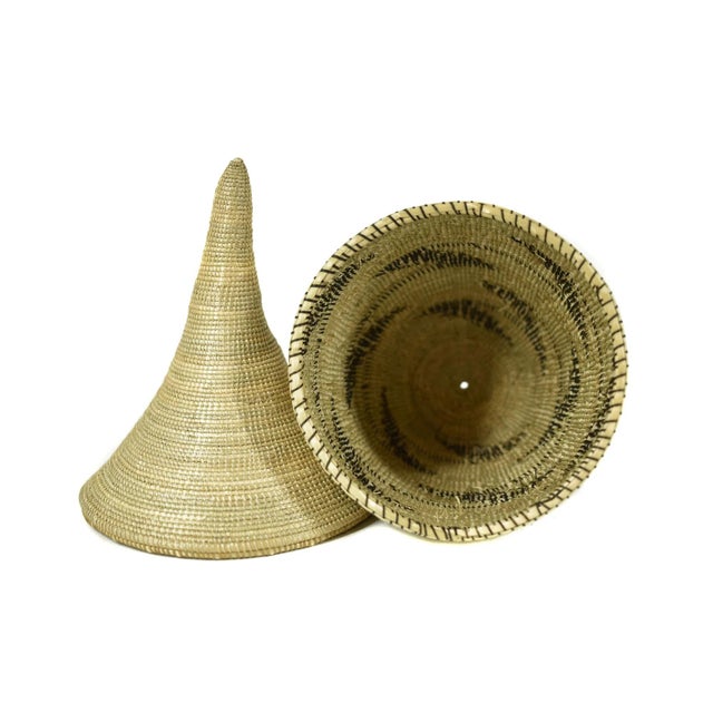The Tutsi Tight Weave Basket with Lid from Rwanda epitomizes the artistry and tradition of the Tutsi community's weaving...