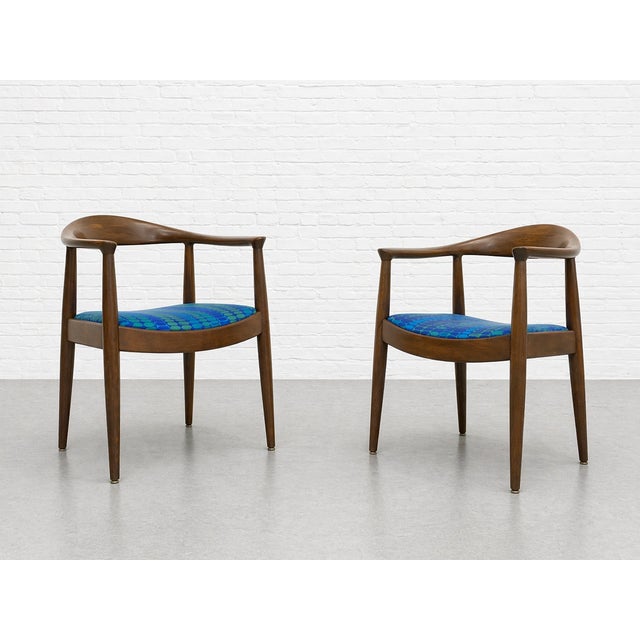Brown Vintage Mid Century Modern Walnut Lounge Chairs – Hans Wegner Style – Pair of Refinished and Reupholstered Armchairs, C. 1960's For Sale - Image 8 of 14