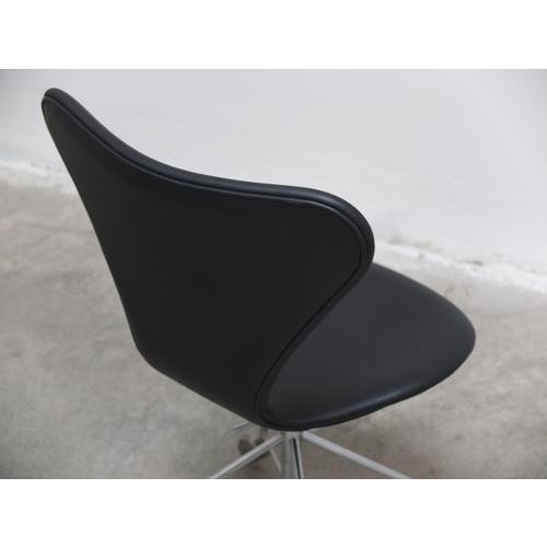 Vintage 3117 Swivel Desk Chair in Leather by Arne Jacobsen for Fritz Hansen, 1971 For Sale - Image 16 of 18
