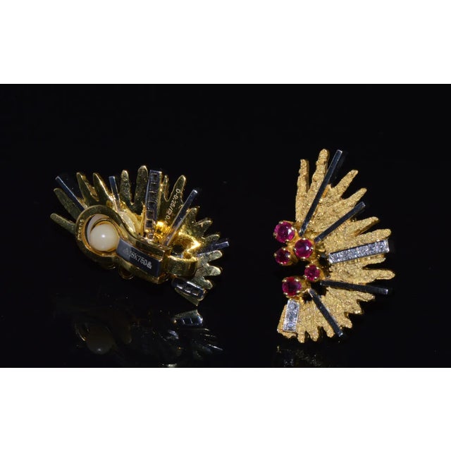 1980s Pair of Certified Natural 0.65Cts VS G Diamond Ruby 750 18K Solid Gold Retro Clip-On Earrings For Sale - Image 4 of 10