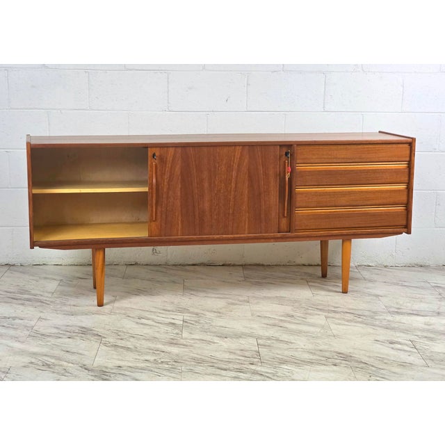 Wood 1960s Danish Teak Credenza in the Manner of Omann Jun for Prins Møbler For Sale - Image 7 of 9