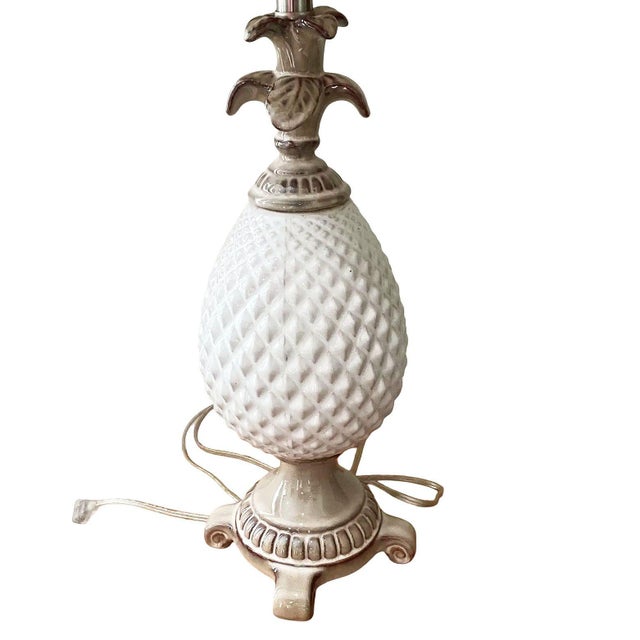 Mid-Century Modern Mid 20th Century Mid-Century Modern White Ceramic Pineapple Pedestal Lamp - Single For Sale - Image 3 of 10