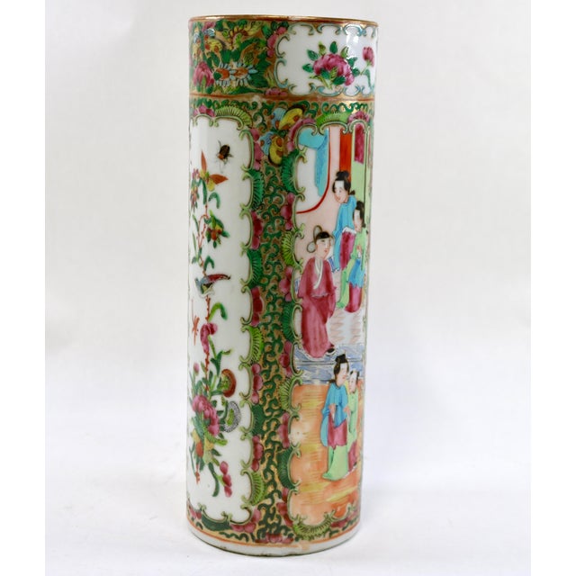 Chinese 19th Century Unmarked Chinese Porcelain Rose Medallion Cylinder Vase For Sale - Image 3 of 16