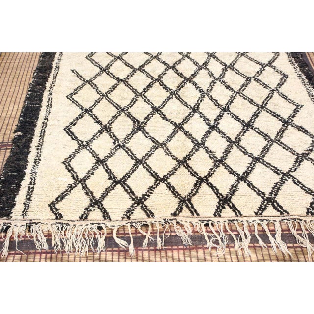 Vintage Moroccan Beni Ouarain Rug, Hand-Woven Wool, 1940 For Sale In Palm Springs - Image 6 of 11