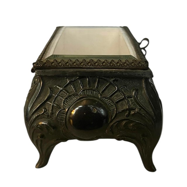 Victorian Art Nouveau Floral Relief Metal Trinket or Jewelry Box With Hinged Glass Lid For Sale - Image 3 of 7