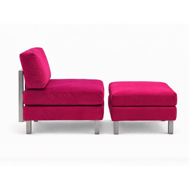 Postmodern Modern Slipper Lounge Chair With Ottoman in Magenta Velvet Upholstery – Late 20th Century For Sale - Image 3 of 9