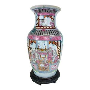 Finely Hand Painted Chinese Export Porcelain Vase