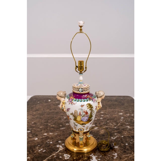 1950s Pair of Dresden Style Urn-Shaped Hand Gilt Porcelain Table Lamps For Sale In Philadelphia - Image 6 of 18