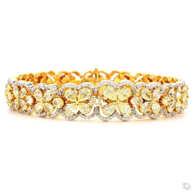 Modern 1.67 Carat Round Brilliant Cut White Diamond Yellow Diamond Gold Bracelet For Sale - Image 3 of 9