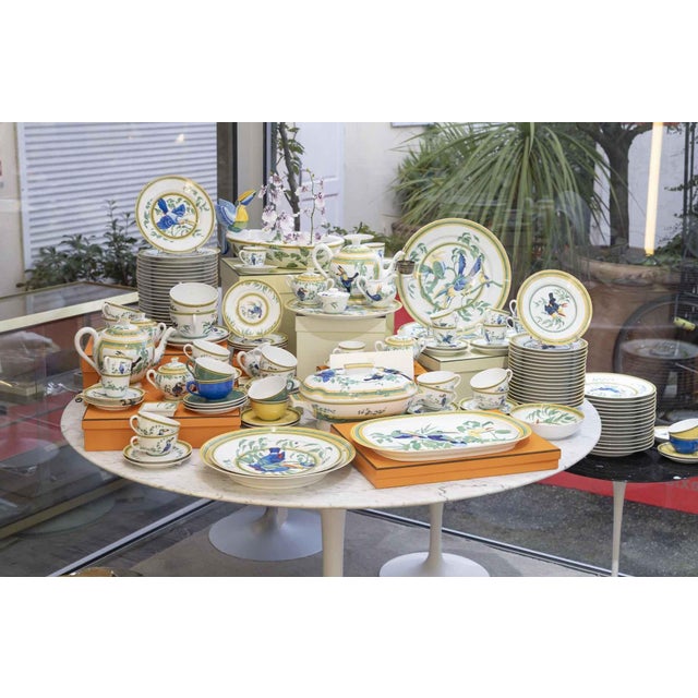 Hermès Polychrome Porcelain Les Toucans Dinner Service from Hermès & Limoges, 1986, Set of 30 For Sale - Image 4 of 5