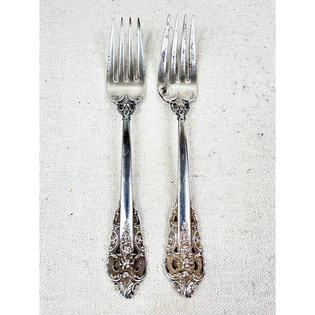 Elevate your tablescape with a classic piece of American luxury. Designed by William S. Warren and introduced in 1941, the...