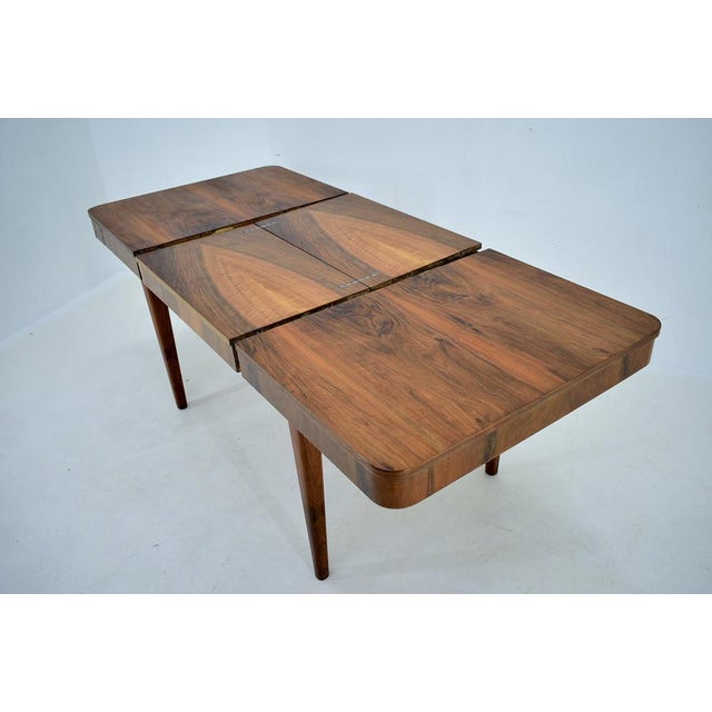Czechoslovakian Extendable Dining Table in Walnut by Jindrich Halabala, 1940s For Sale - Image 17 of 18