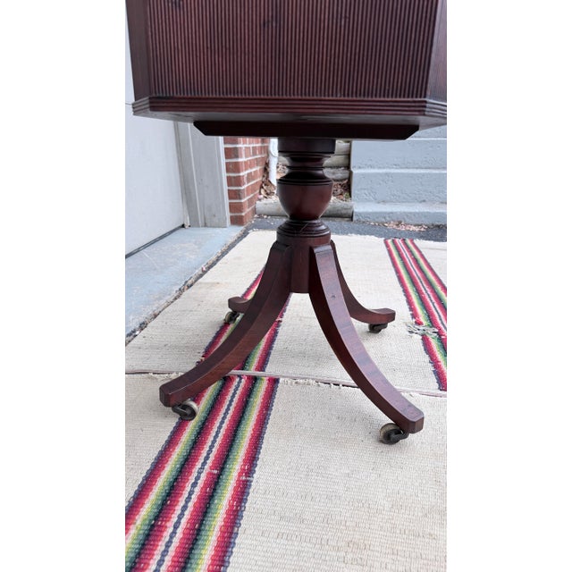Duncan Phyfe Antique New York Federal Neoclassical Figured Mahogany Lift Top Sewing Stand, Circa 1810s–1820s For Sale - Image 4 of 12