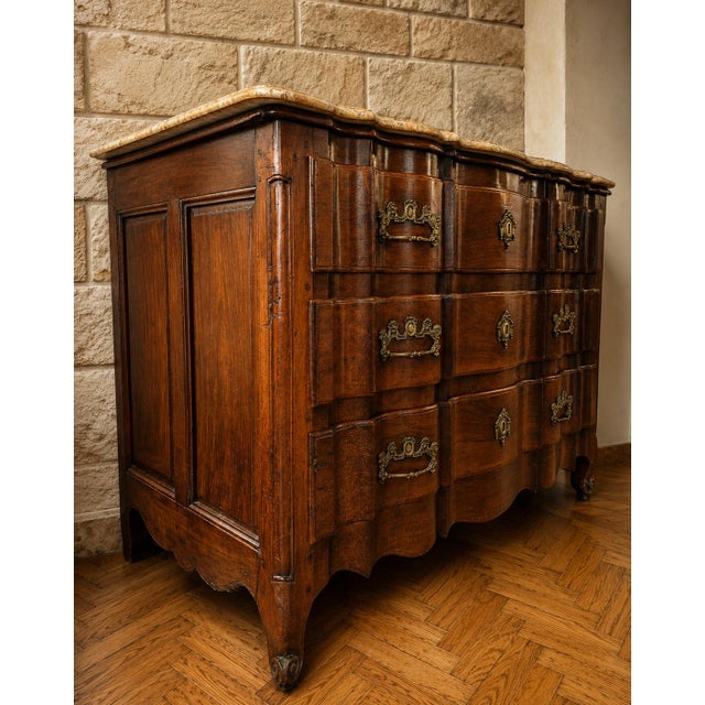 Brown Louis XV Bordeaux-Style Mahogany Commode with Marble Top For Sale - Image 8 of 9