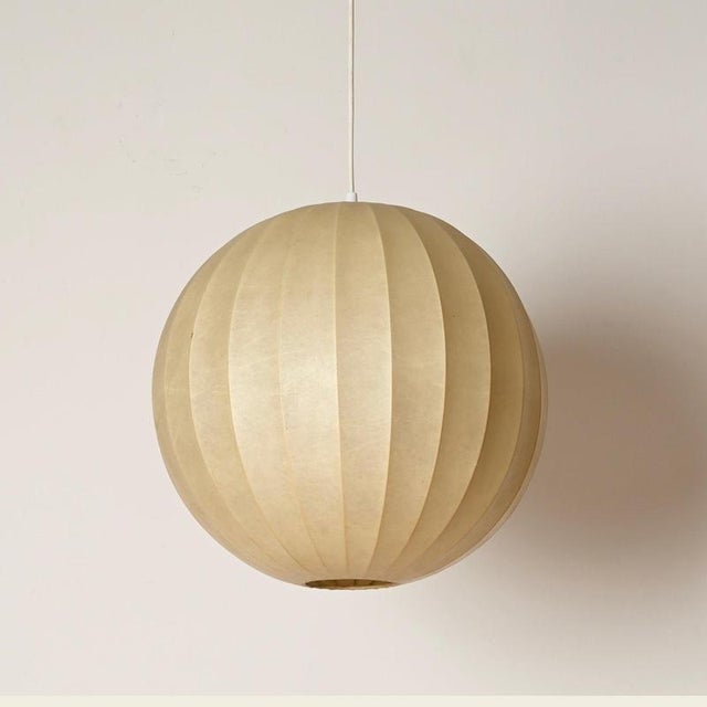 Mid-Century Round Beige Cocoon Pendant Light by Achille Castiglioni for Hille, Italy, 1960s For Sale - Image 4 of 11