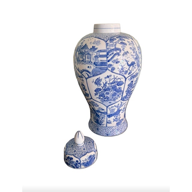 Chinoiserie Large Vintage Baluster Form Blue and White Honeycomb Chinoiserie Vase With Fitted Lid For Sale - Image 3 of 12