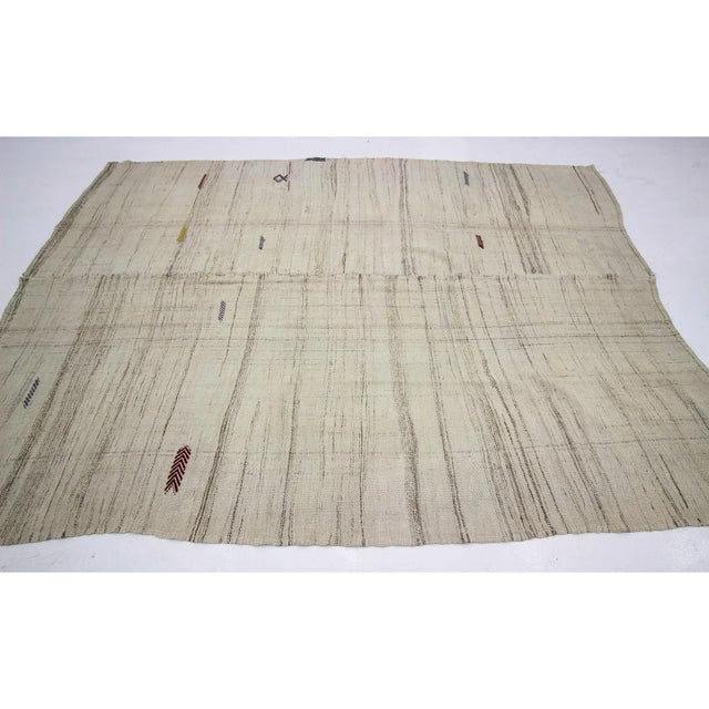 1960s Vintage Handwoven Modern Kilim Rug- 6′10″ × 8′4″ For Sale - Image 4 of 7