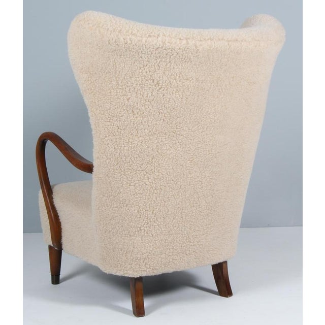 Set of Lounge Chair and Ottoman in Lamb's Wool by Alfred Christensen, 1940s For Sale - Image 10 of 11