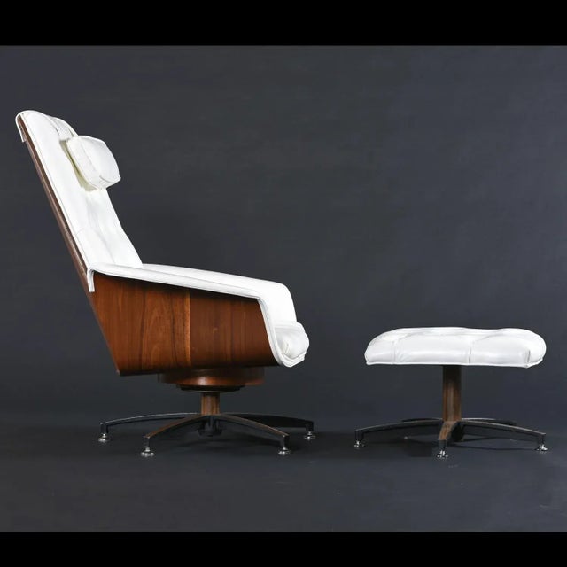 Mid-Century Modern Restored George Mulhauser Plycraft Style White Lounge Chair With Ottoman For Sale - Image 3 of 9