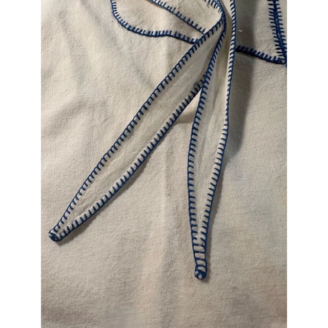 Asian Antique Vintage Hand-Embroidered Cross-Stitch Cotton Apron w/Red Roses & Blue Bow circa 1930 For Sale - Image 3 of 9