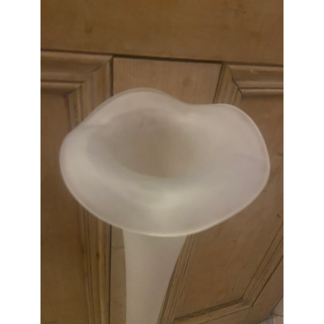 1980s 1980s Tall 70cm Frosted White Art Glass Trumpet Vase With Sculptural Ruffled Rim For Sale - Image 5 of 5