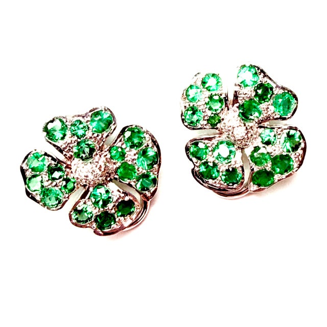 Emerald and Diamond 3.30 Carat 18 Karat Gold Floral 0.85 Inch Clip on Earrings - 2 Pieces For Sale - Image 12 of 13