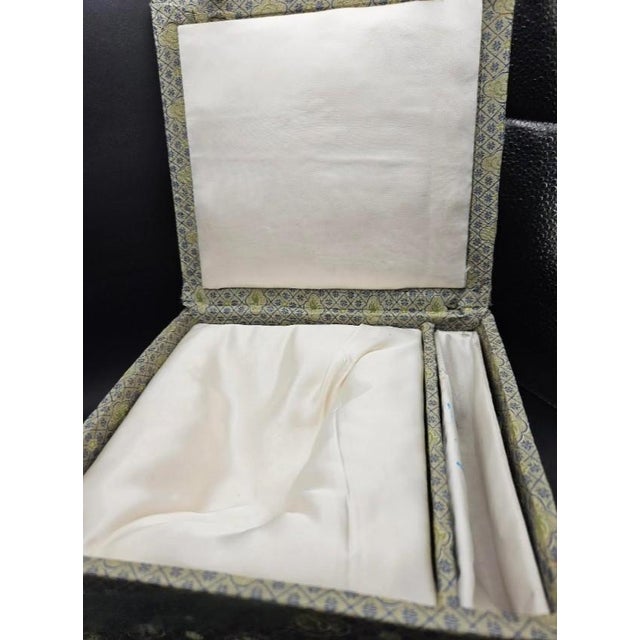 Vintage 1980s Chinese Silk Covered Wooden Jewelry Trinket Gift Box W Down Lining For Sale In Monterey, CA - Image 6 of 7