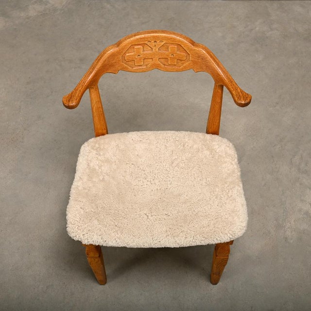 Vintage Brutalist Dining Chairs in Oak and Sheepskin by Henning Kjærnulf, Denmark, 1960s, Set of 6 For Sale - Image 6 of 18