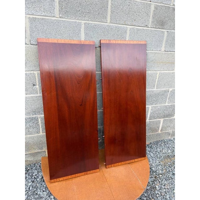 Vintage Regency Style Cross Banded Mahogany Dining Table With 2 Leaves by Biggs Furnture For Sale In Washington DC - Image 6 of 18