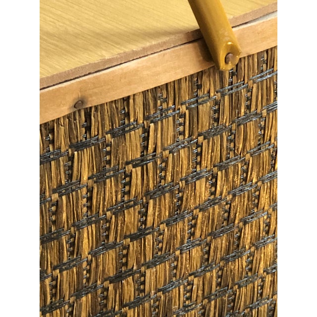 1960s Mid-Century Modern Raffia Picnic Basket For Sale In Baltimore - Image 6 of 13