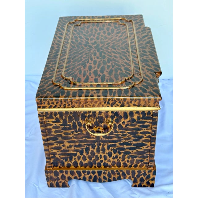 Hollywood Regency Mid 20th Century Vintage Hand Painted Faux Tortoiseshell Box For Sale - Image 3 of 12