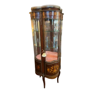 Early 20th Century French Louis XV Style Curio Cabinet