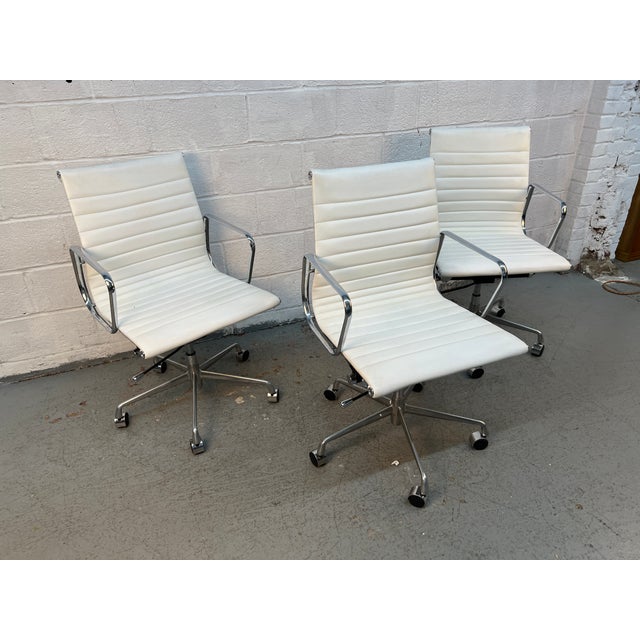 Mid-Century Herman Miller Style Rolling Office Chair, Attributed For Sale - Image 16 of 17