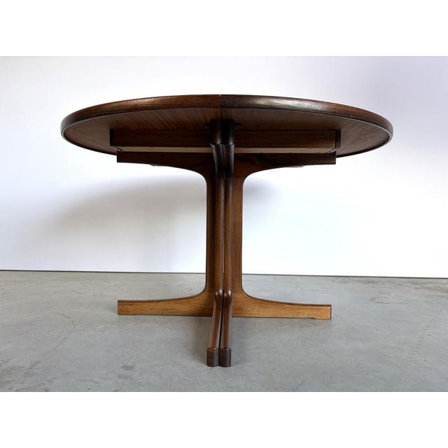 Extendable teak dining table made in Sweden. Beautiful mid century piece with a fantastic natural wood pattern. Very handy...