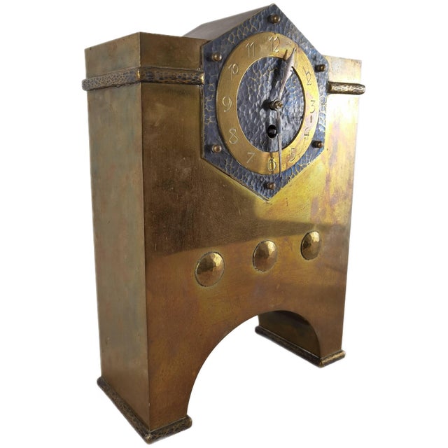 Vintage Art Deco Console Clock in Brass Case, 1930, in Good conditions. Designed 1920 to 1949
