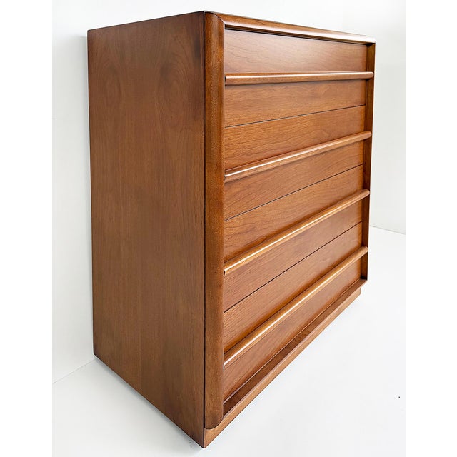 T.H. Robsjohn Gibbings 1950s T.h. Robsjohn-Gibbings for Widdicomb Chest, Restored, on Casters For Sale - Image 4 of 12