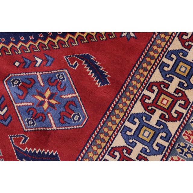 1980s Shabby Chic Rustic Shirwan Red/Beige Wool Rug - 4'4''x6'6'' For Sale - Image 5 of 10