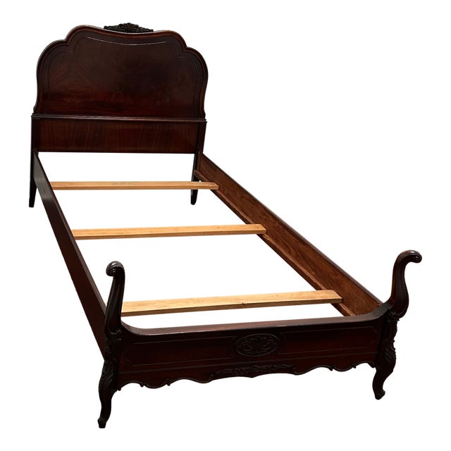 Vintage 1940s Mahogany Twin Bed With Carved Floral Details | Rococo Revival and Louis XV Style For Sale